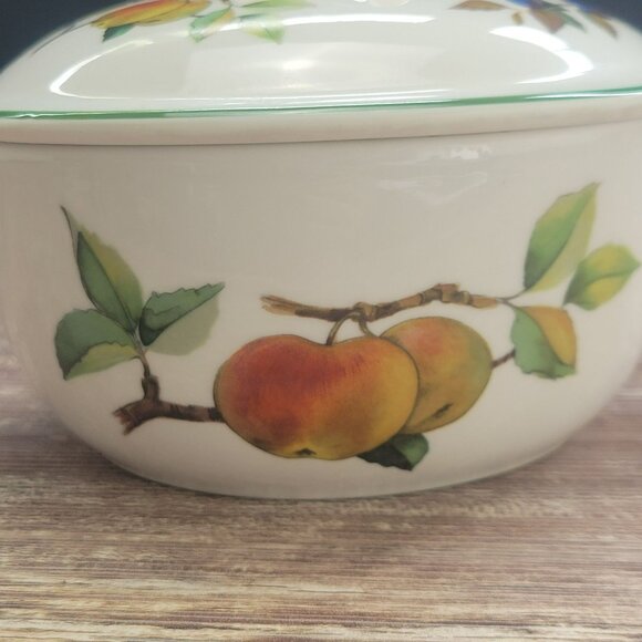 Royal Worchester Evesham 1 Pt Round Covered Casserole Dish, Peach Knob, England - Picture 6 of 15